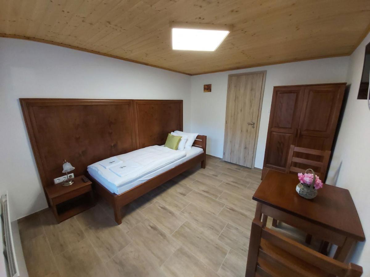 Mamutfenyo Panzio Bed and Breakfast Tata Buitenkant foto
