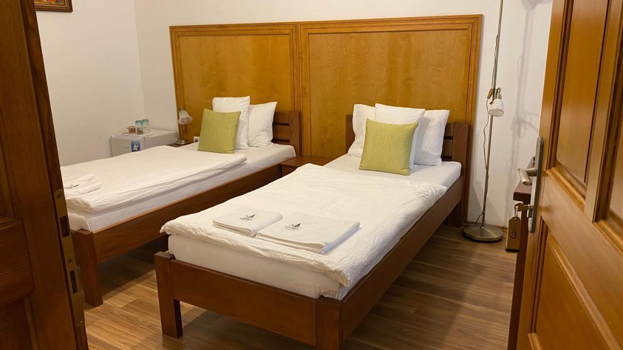 Mamutfenyo Panzio Bed and Breakfast Tata Buitenkant foto
