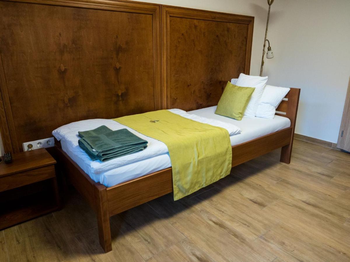 Mamutfenyo Panzio Bed and Breakfast Tata Buitenkant foto