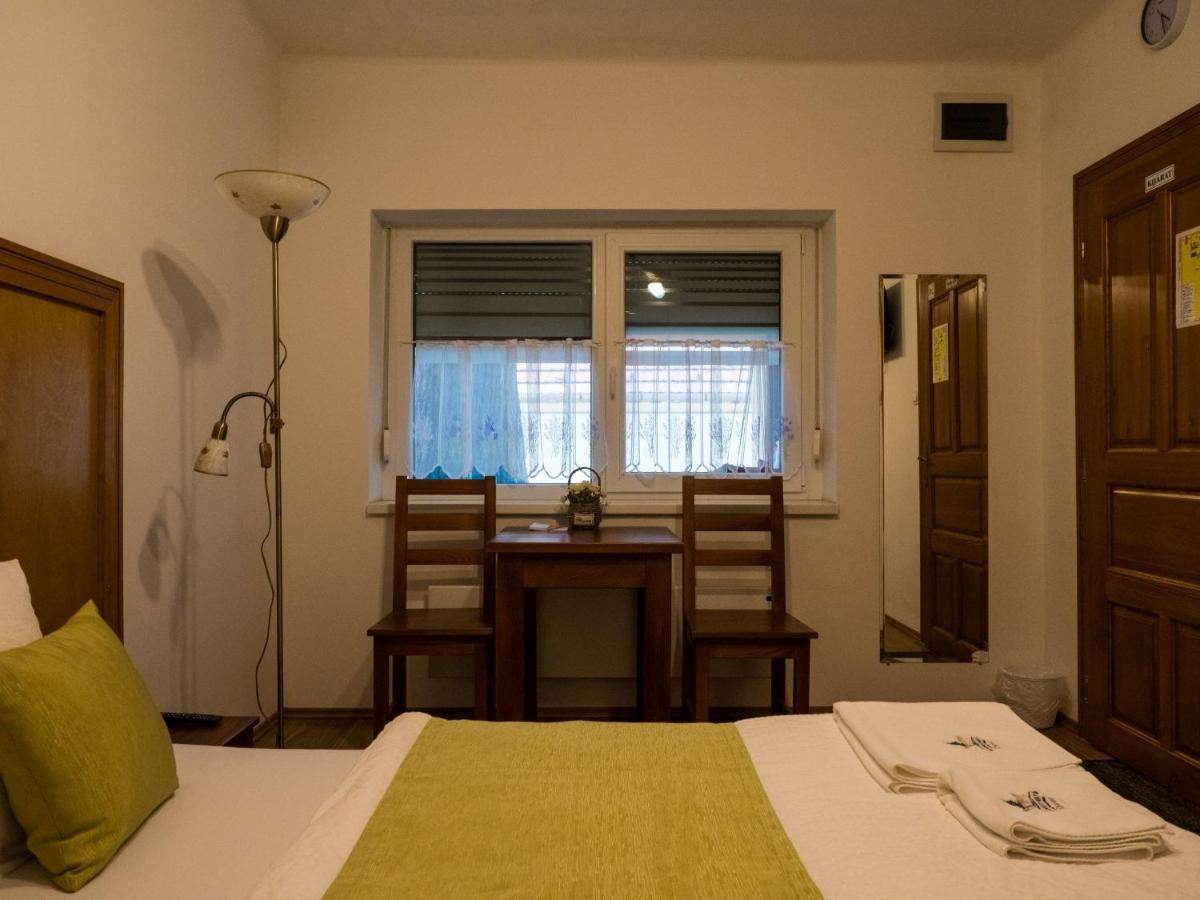 Mamutfenyo Panzio Bed and Breakfast Tata Buitenkant foto